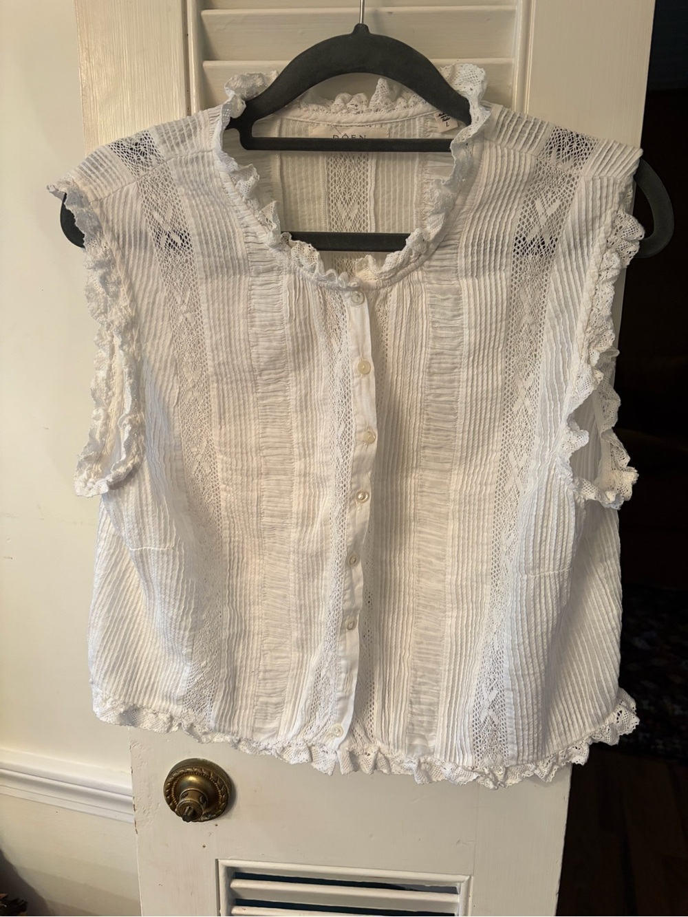 Doen Hallie Cotton ruffle sleeveless ruffle cropped blouse in Top Salt White